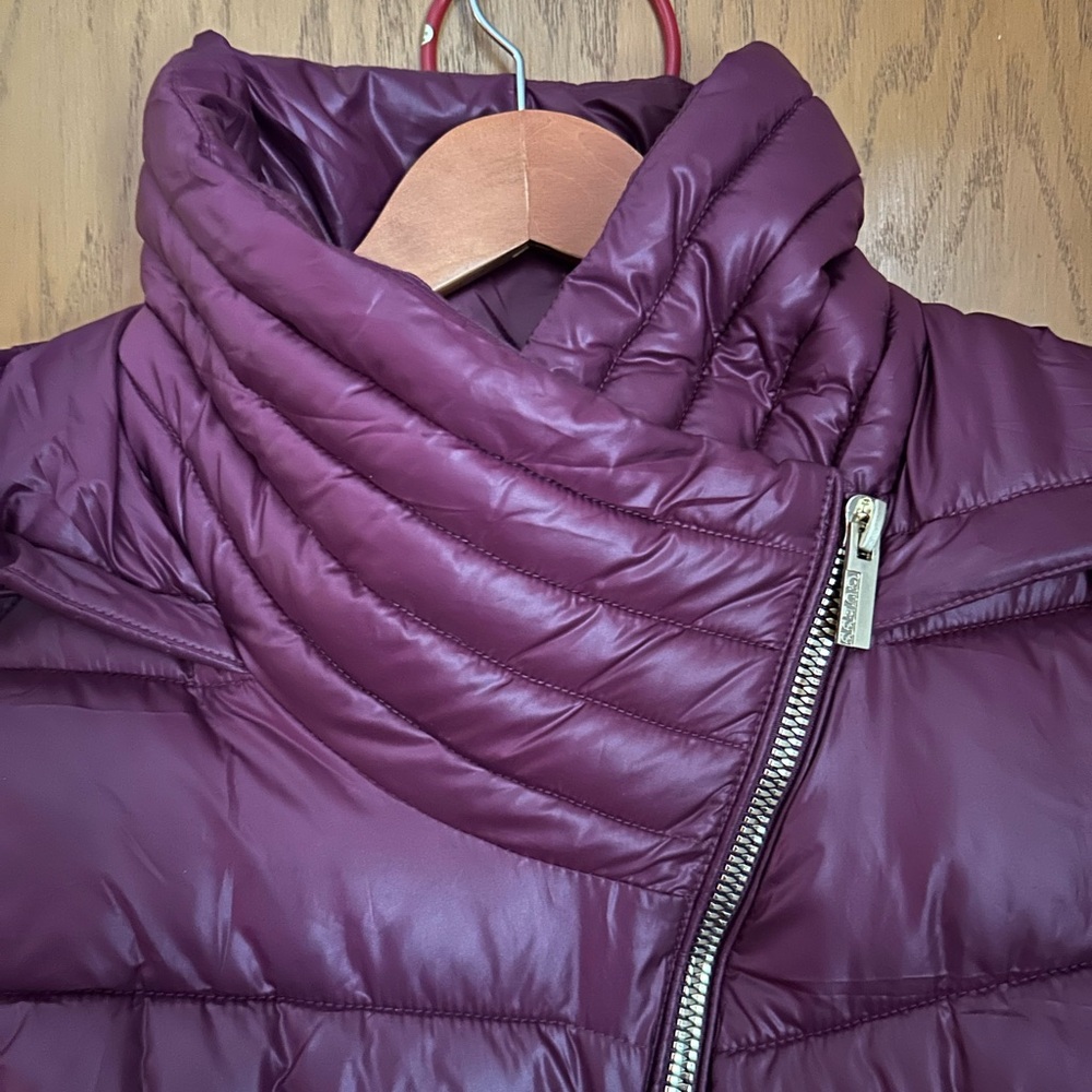 GUESS
Water Resistant Hooded Puffer Jacket In Jam Size
Large - Picture 7 of 12